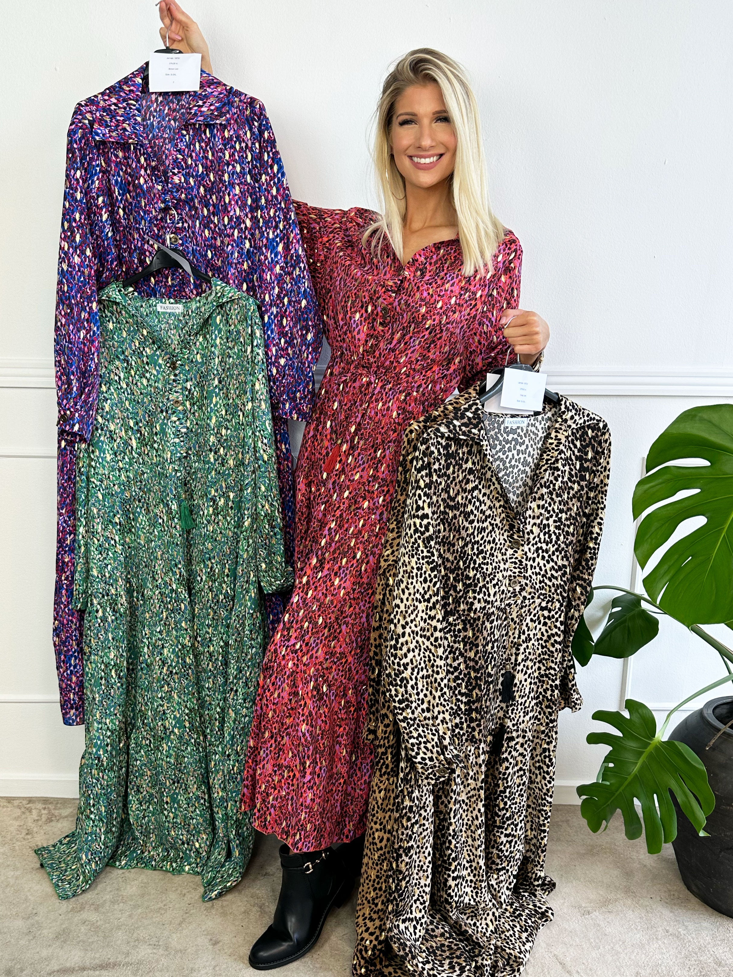 Jamilah - Lang kjole i lag på lag look med gulddetaljer